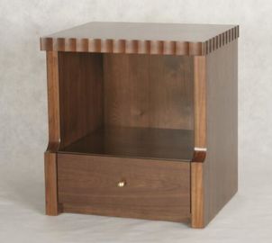ราคาดี Dark Color Wooden Hotel Bedside Tables With One Drawer , King / Queen Size ออนไลน์